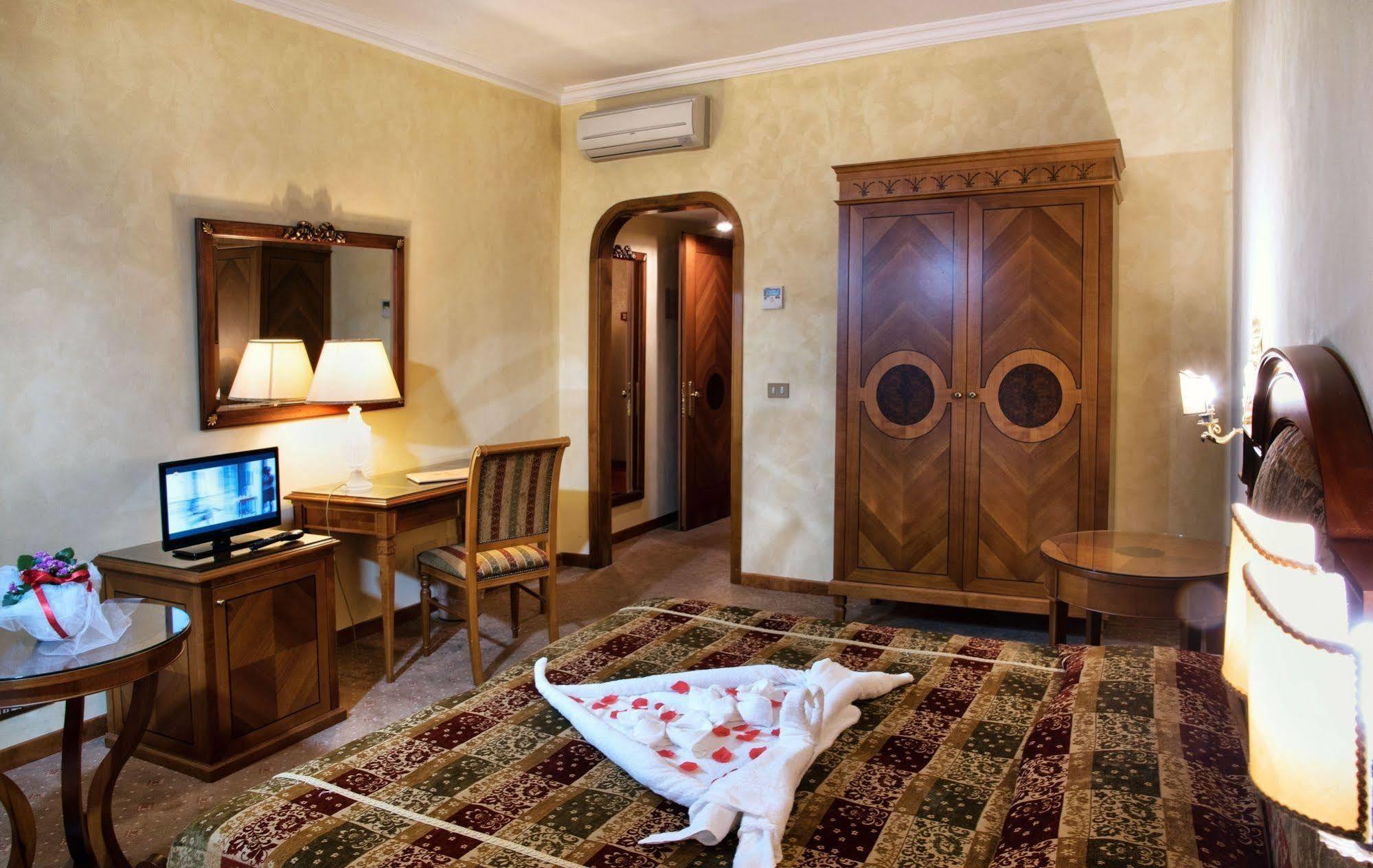 Grand Hotel Helio Cabala Marino Dış mekan fotoğraf
